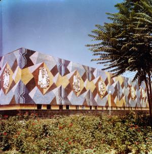 Мозаика и рельефы на фасаде телецентра в Ташкенте. 1972-1978