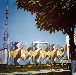 Мозаика и рельефы на фасаде телецентра в Ташкенте. 1972-1978