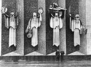 Мозаика и четыре фигуры на фасаде д/к завода «Красный Аксай» в Ростове-на-Дону. 1979